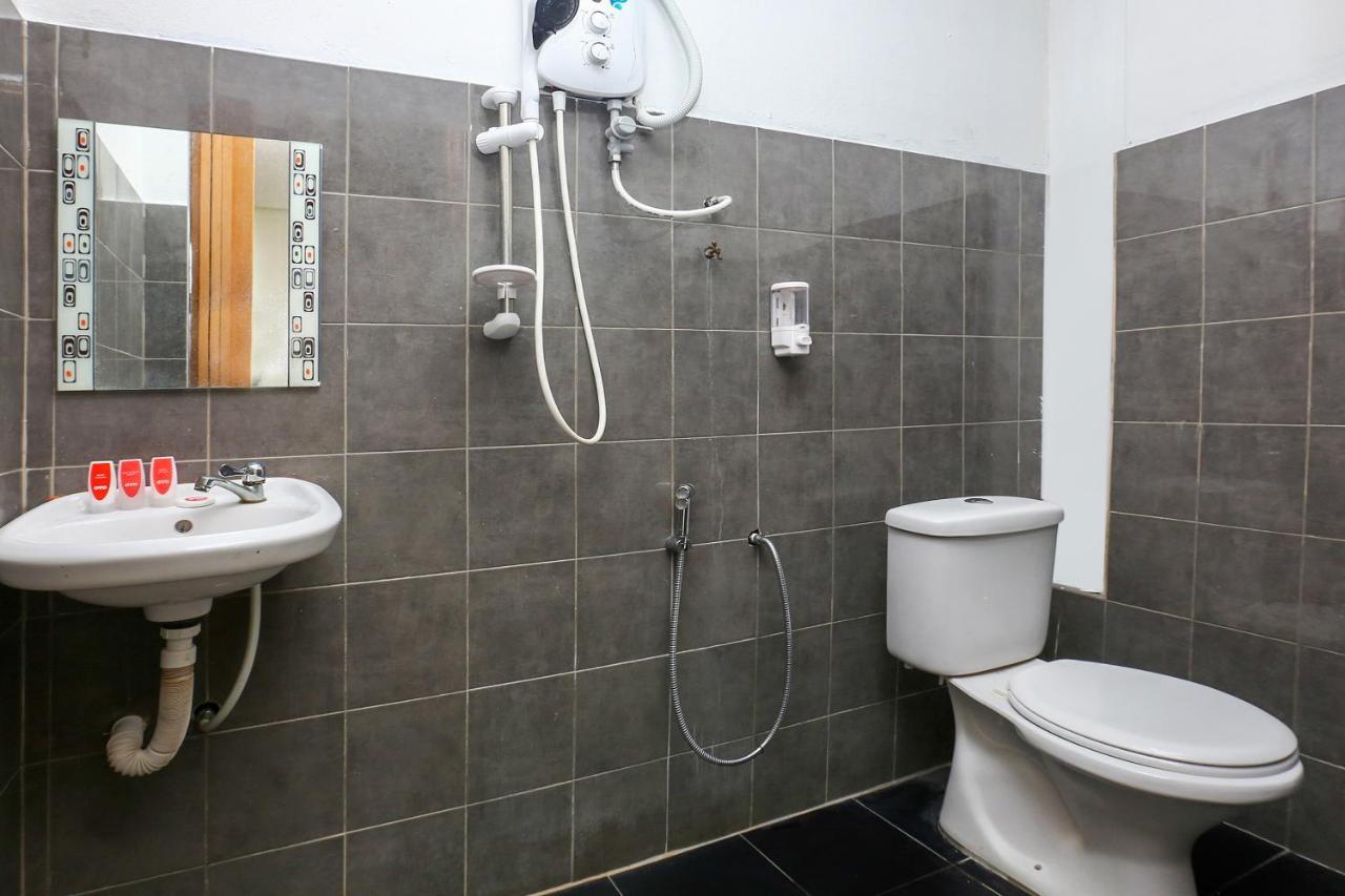 Oyo 717 Mr J Hotel Wakaf Che Yeh 2 Ngoại thất bức ảnh