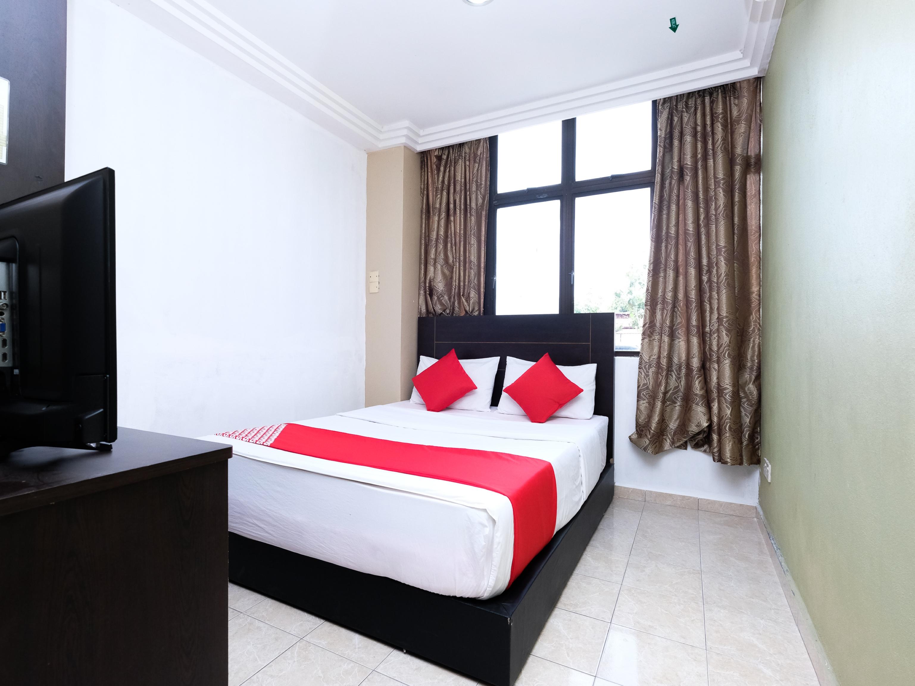 Oyo 717 Mr J Hotel Wakaf Che Yeh 2 Ngoại thất bức ảnh