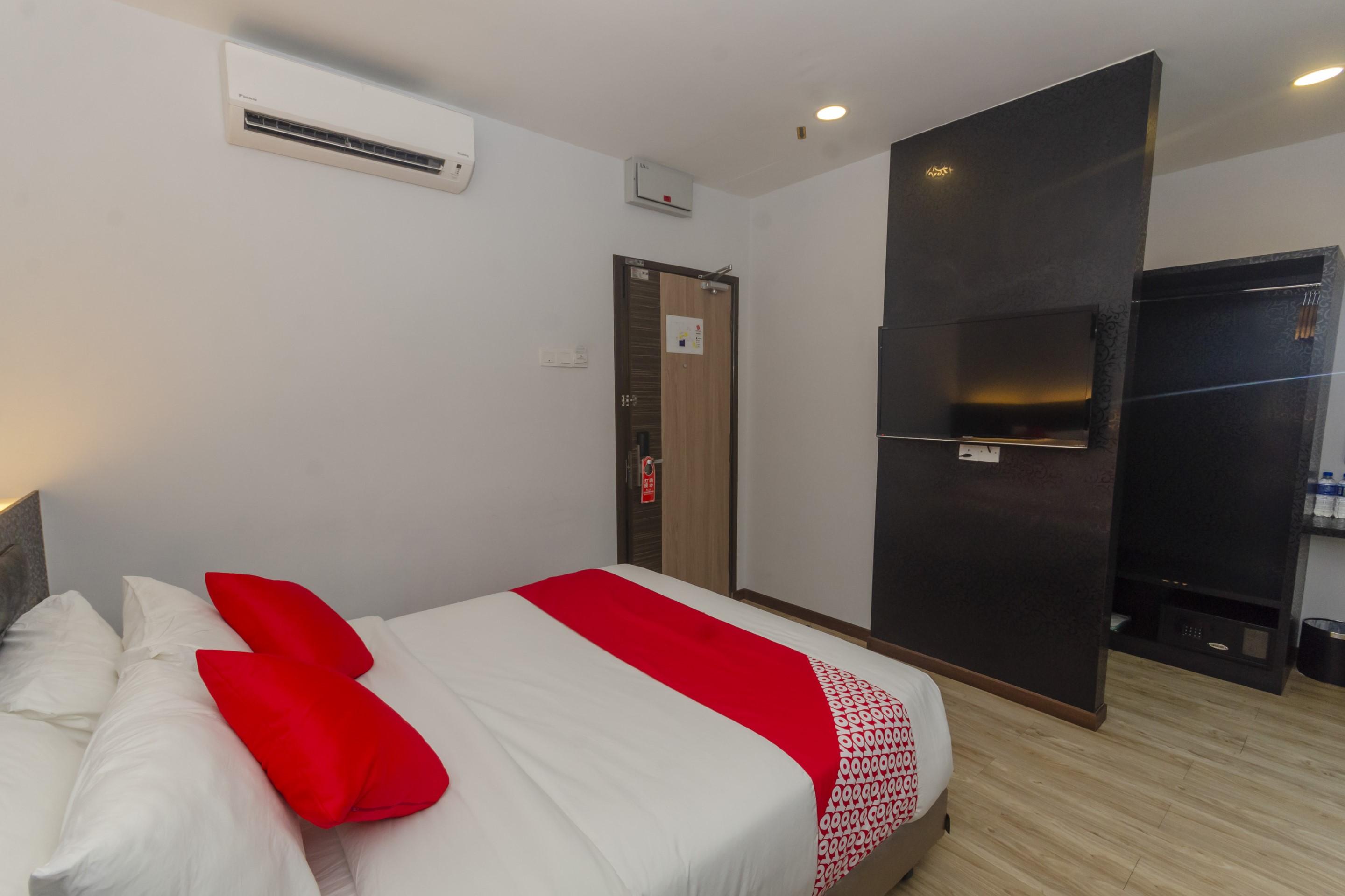 Oyo 717 Mr J Hotel Wakaf Che Yeh 2 Ngoại thất bức ảnh