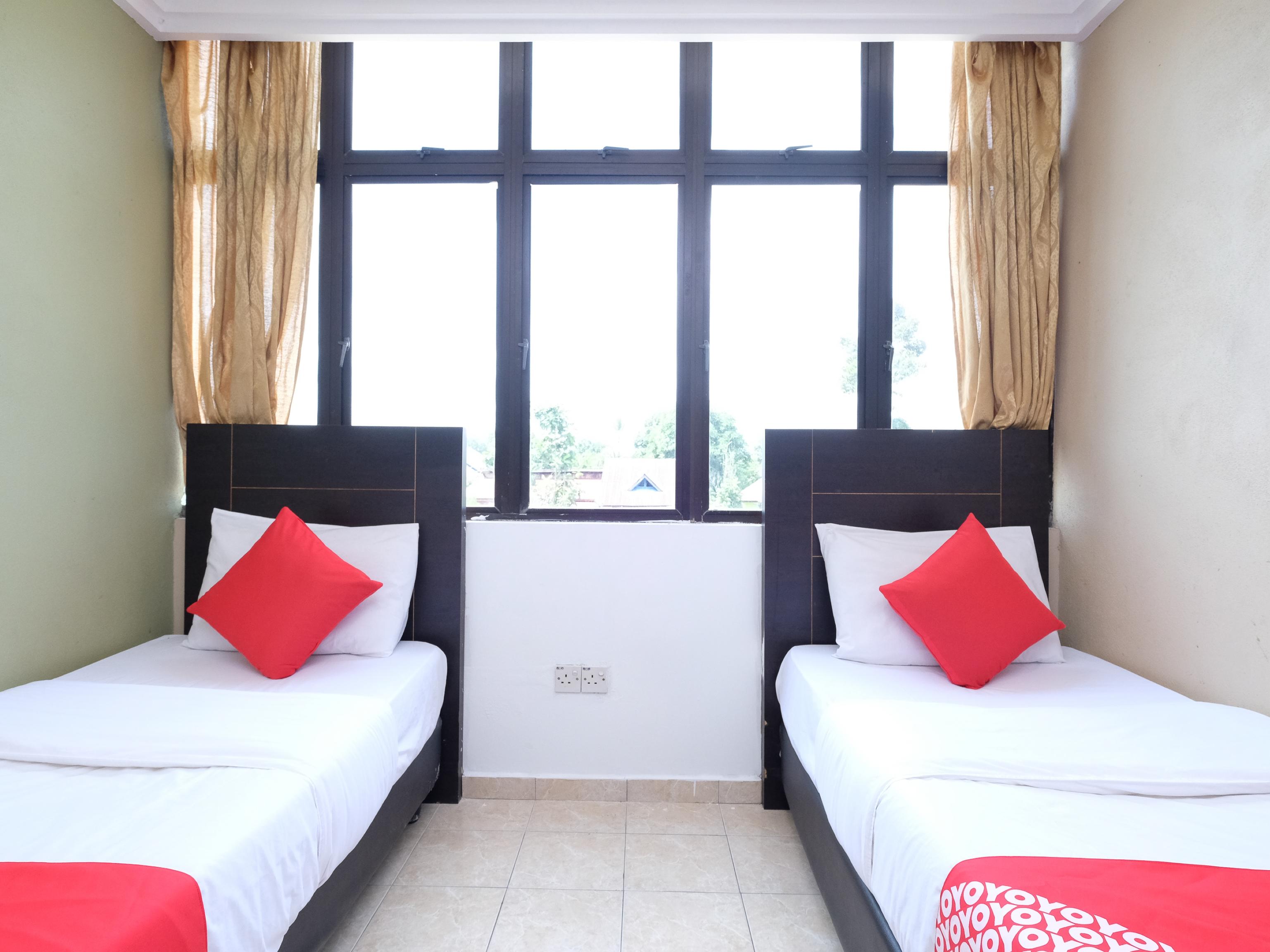 Oyo 717 Mr J Hotel Wakaf Che Yeh 2 Ngoại thất bức ảnh