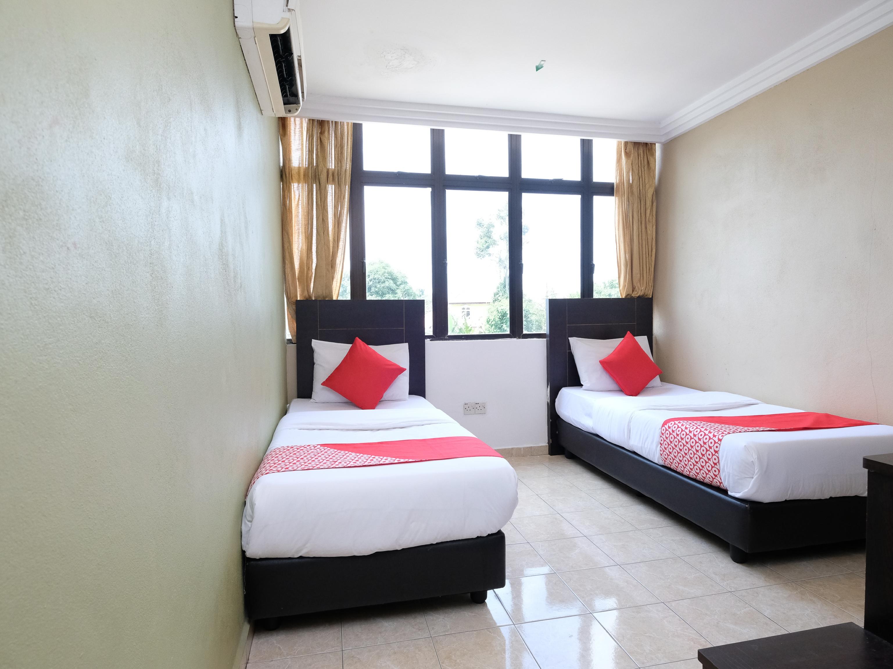 Oyo 717 Mr J Hotel Wakaf Che Yeh 2 Ngoại thất bức ảnh