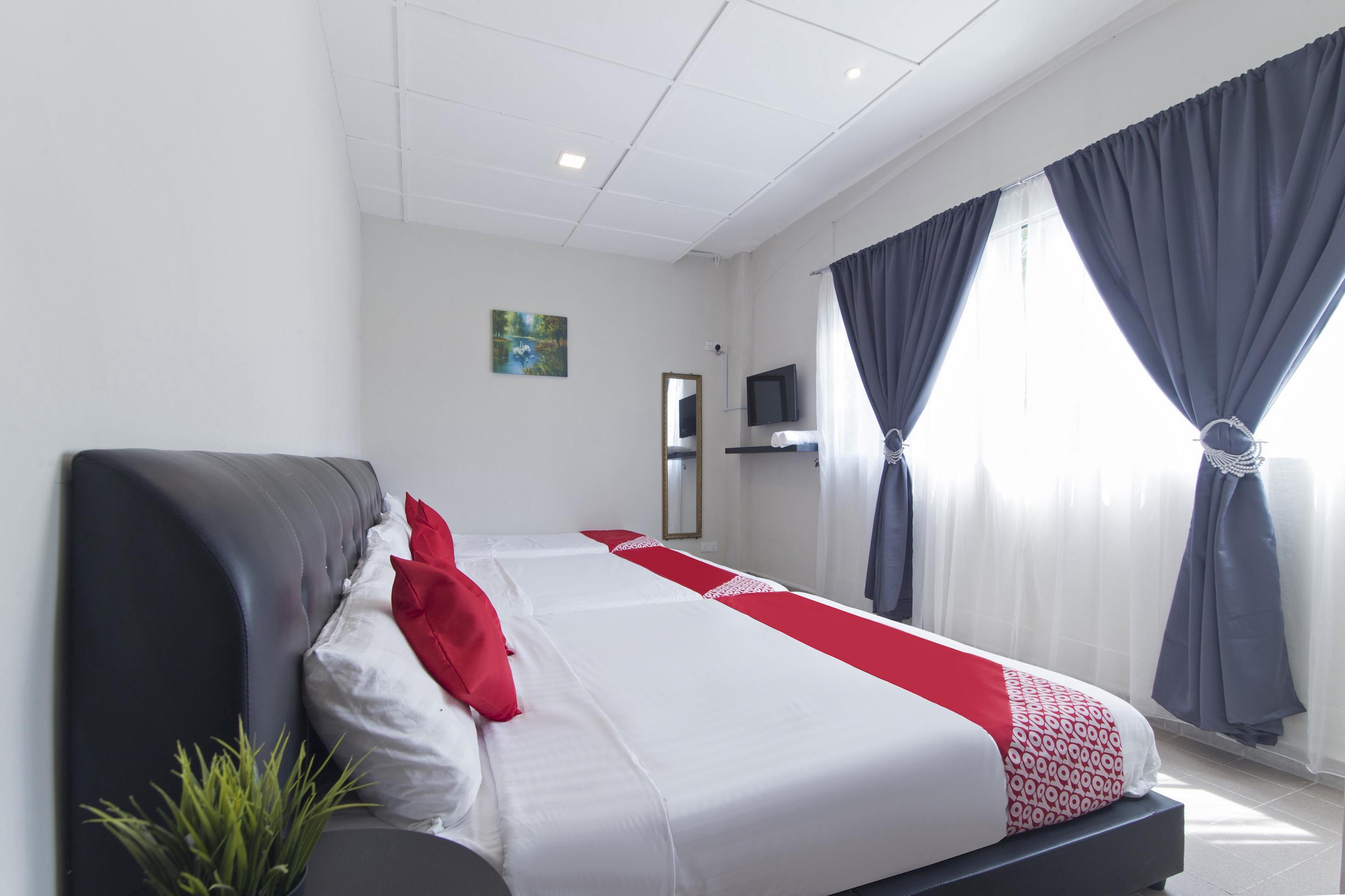 Oyo 717 Mr J Hotel Wakaf Che Yeh 2 Ngoại thất bức ảnh