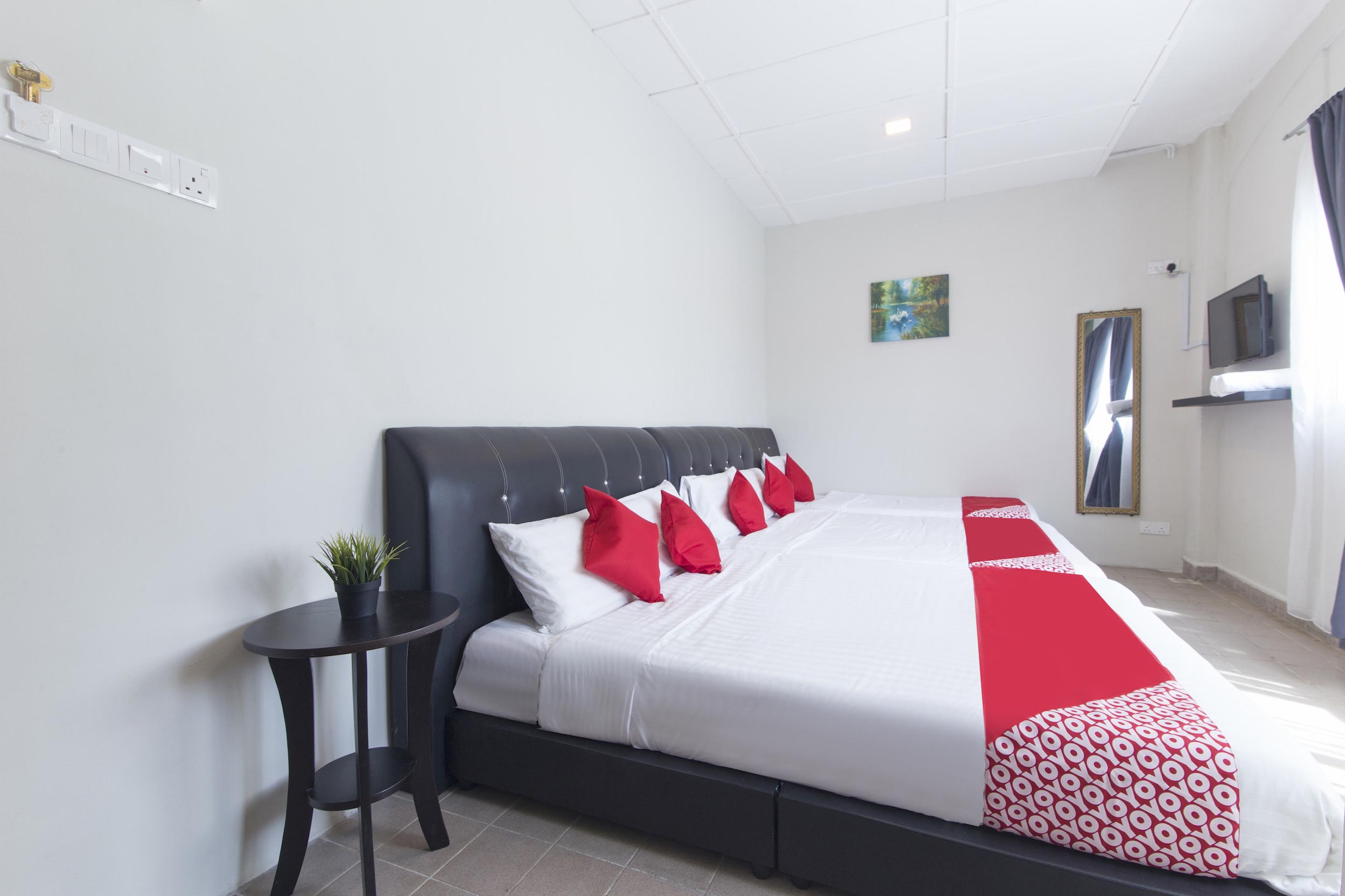 Oyo 717 Mr J Hotel Wakaf Che Yeh 2 Ngoại thất bức ảnh