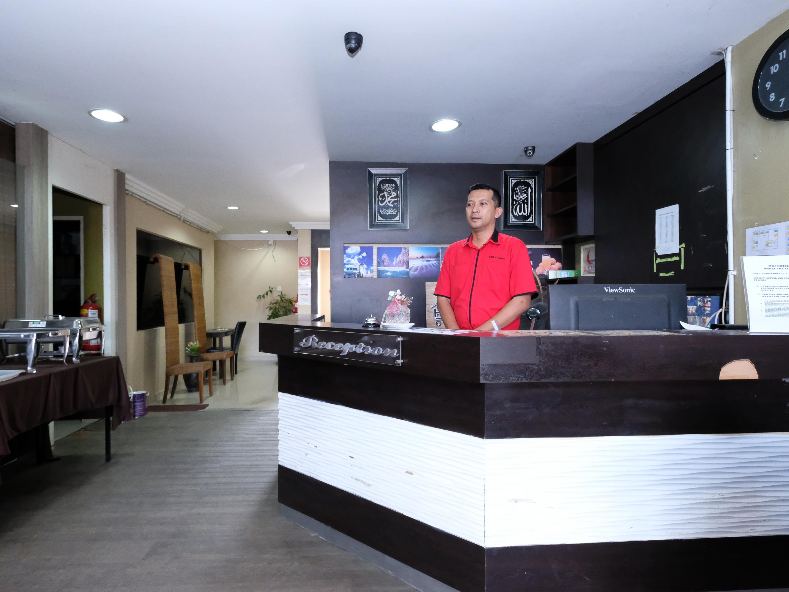 Oyo 717 Mr J Hotel Wakaf Che Yeh 2 Ngoại thất bức ảnh