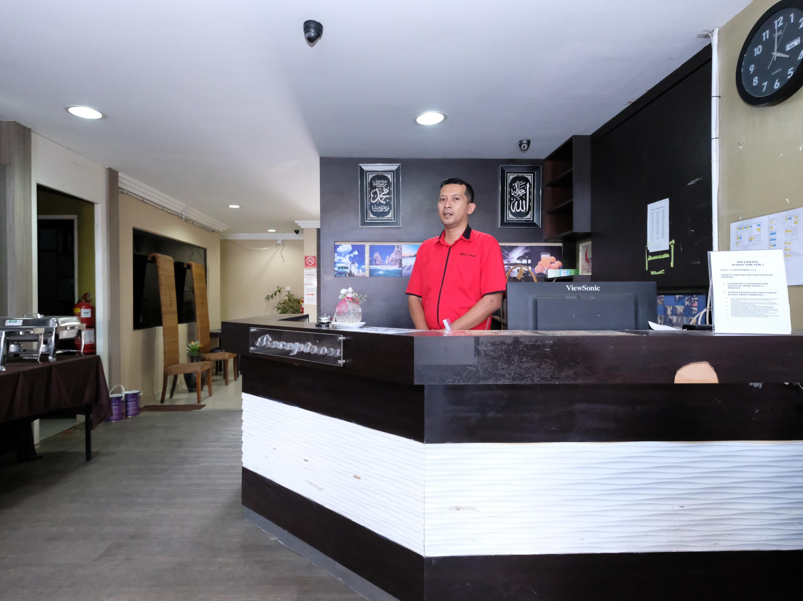 Oyo 717 Mr J Hotel Wakaf Che Yeh 2 Ngoại thất bức ảnh
