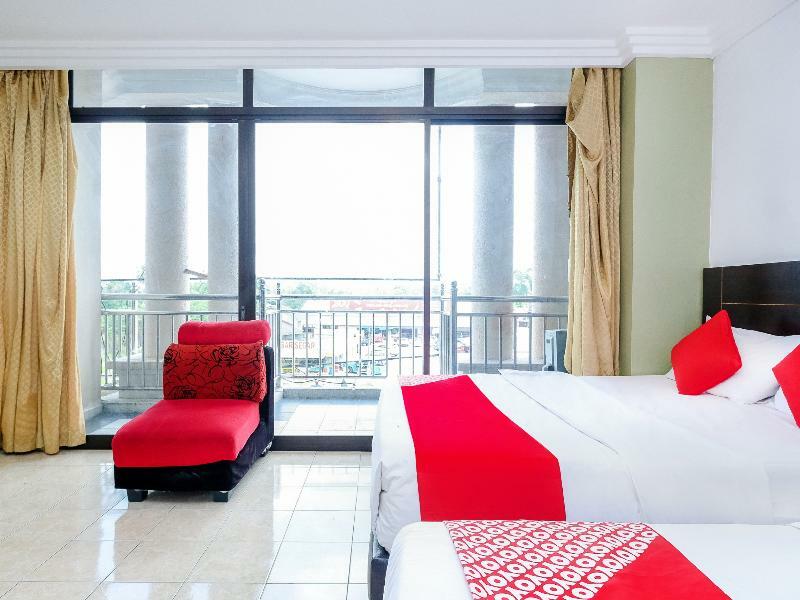 Oyo 717 Mr J Hotel Wakaf Che Yeh 2 Ngoại thất bức ảnh